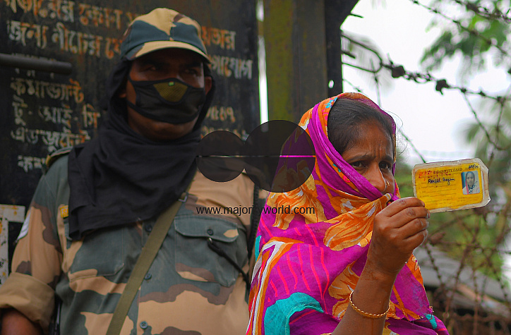 People, who lives in zero line, getting ration during lockdown