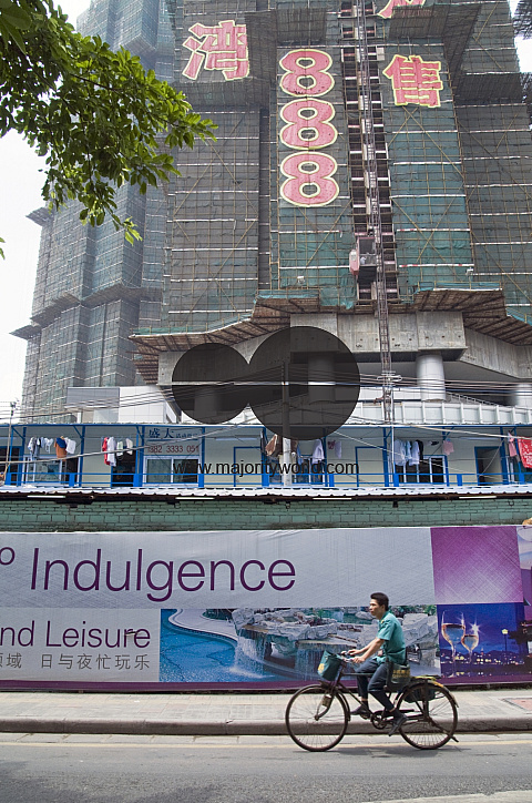 CHINA Migrant workers from the countryside working in construction in Guangzhou, Guangdong province.