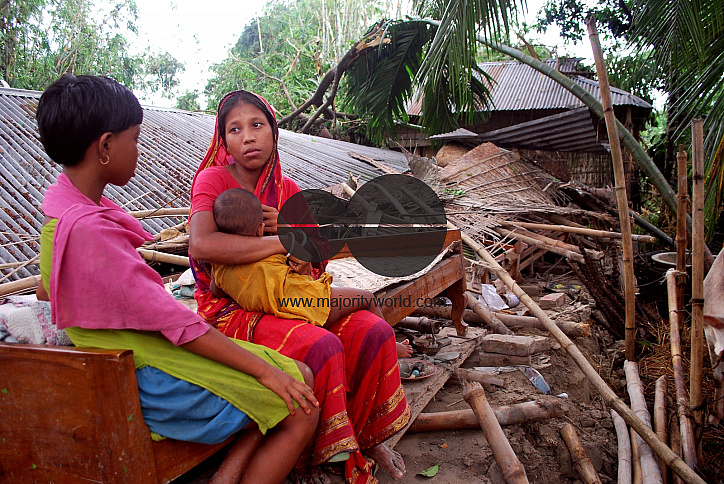 Farmer sell their jute