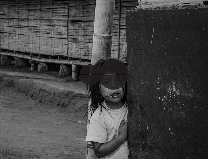 The curiosity of an Emberá Chamí girl