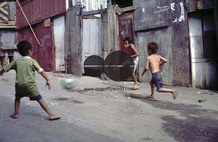 CHILDREN PLAYING FOOTBALL IN THE SHANTY TOWNS OF SANTOS, BRAZIL. Photo ¬© Julio Etchart