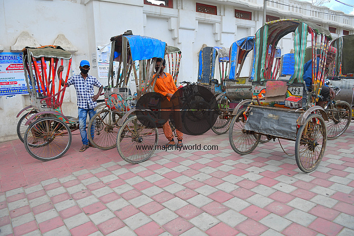 Police Seized Rikshwa during lockdown