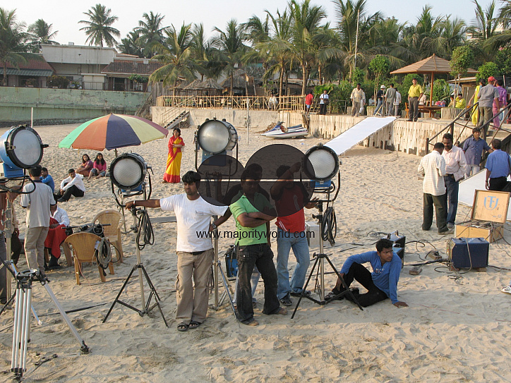 INDIA.Lighting technicians in a set at Chowpatty beach in Mumbai.