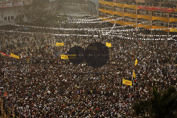 Old Dhaka celebrates Shakhrine