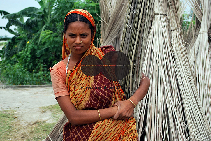 Farmer sell their jute