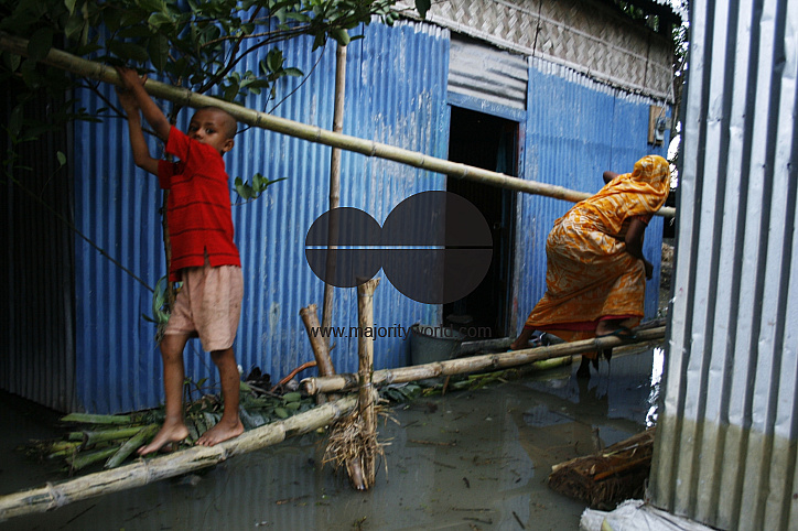 Flood approaches Munshigonj