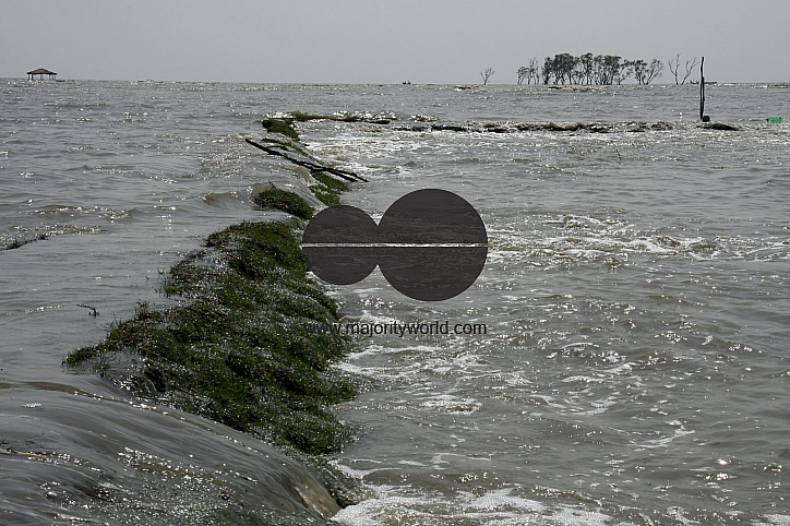 Tidal surge continues after Aila