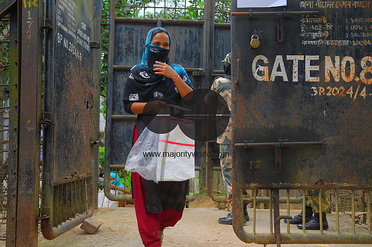 People, who lives in zero line, getting ration during lockdown