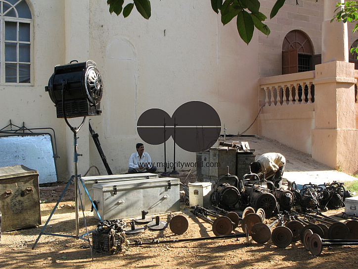 INDIA.Lighting technicians in a set at Film City in Mumbai.