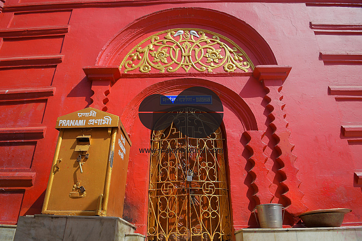 Emergency shutdown of temple, during coronavirus pandemic