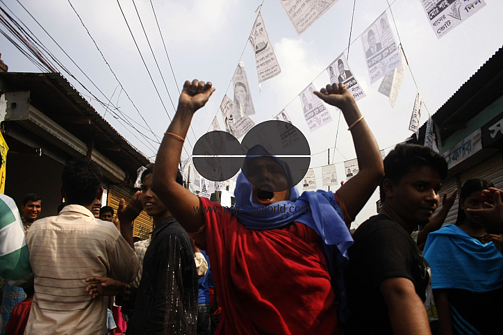 Old Dhaka celebrates Shakhrine