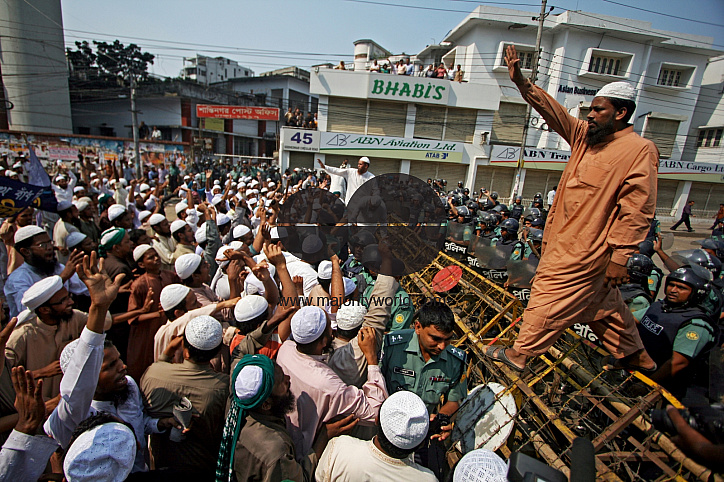 Garment sector trade unions demands clear up salaries and bonuses by Sep 16
