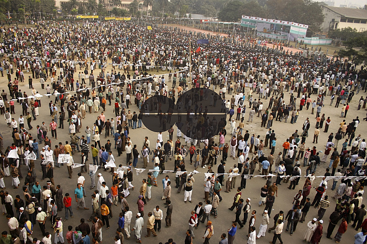 Old Dhaka celebrates Shakhrine