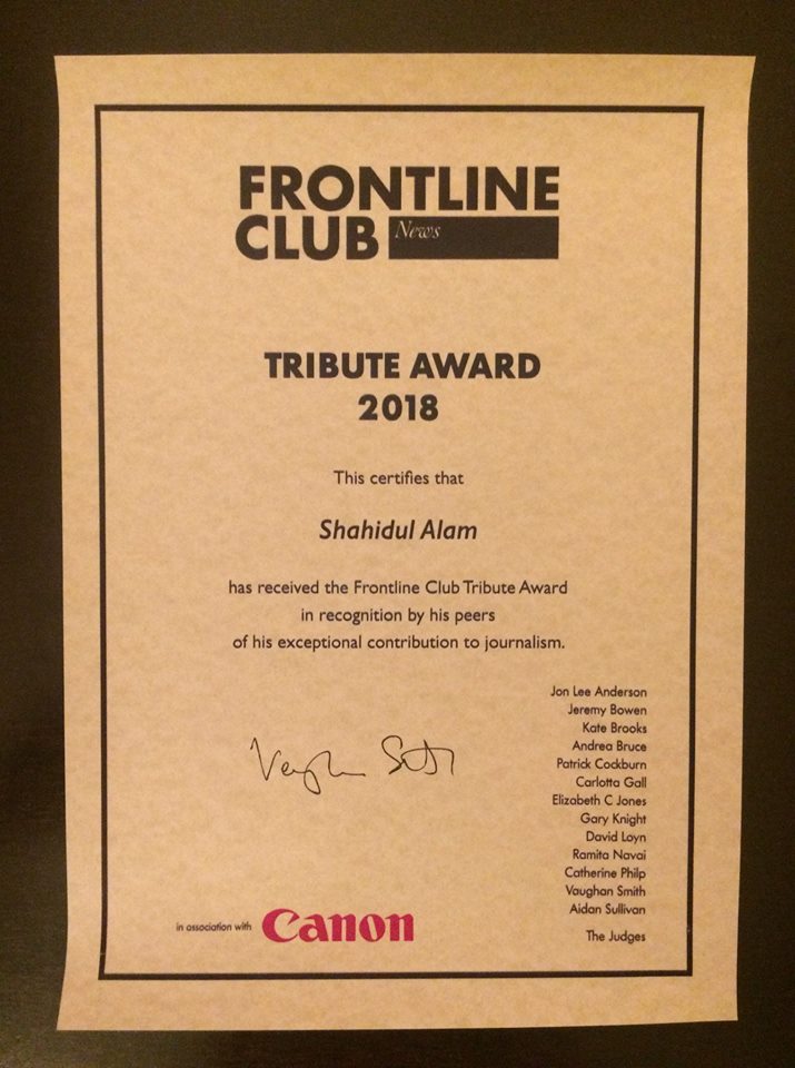 Shahidul Alam receives the Frontline Club Tribute award