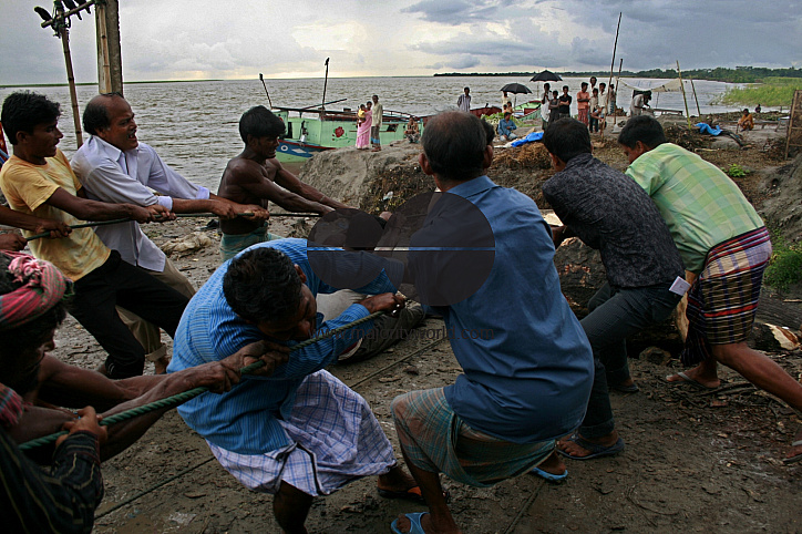 River around Sundarban become polluted