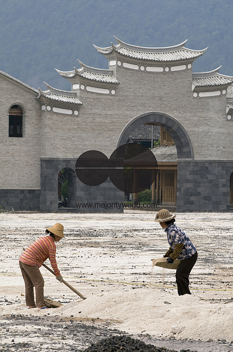 CHINA Migrant workers from the countryside working in construction in Kunming, Yunnan province.