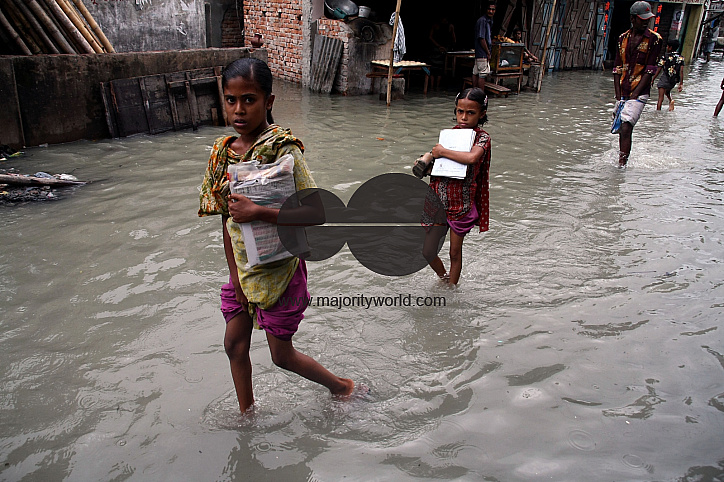 Cyclone Aila crosses Bangladesh