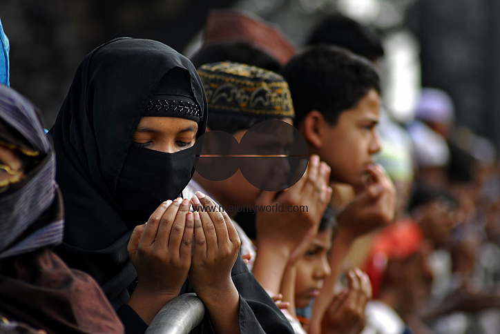 Muslims seek divine blessings at the Akheri Munajat