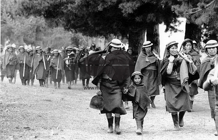 ECUADOR NATIVE QUECHUA WOMEN ON THEIR WAY TO OCCUPY A PLOT OF IDLE LAND