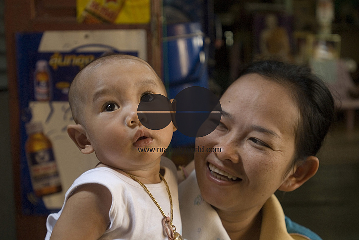 Thailand. Mother & Child. Samuthprakarn.