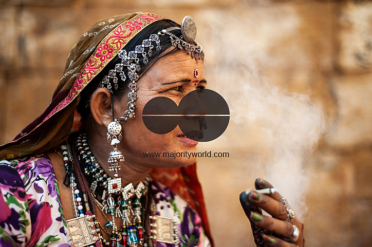  A street vendor in Jaisalmer smoking a beedi.