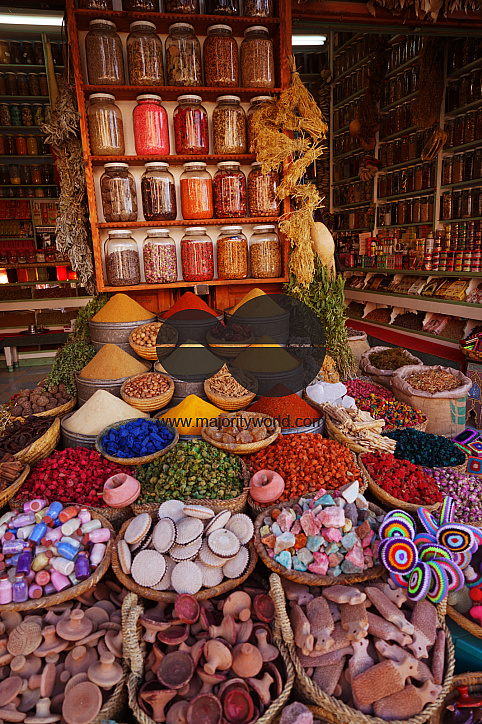  The spice market in Fez