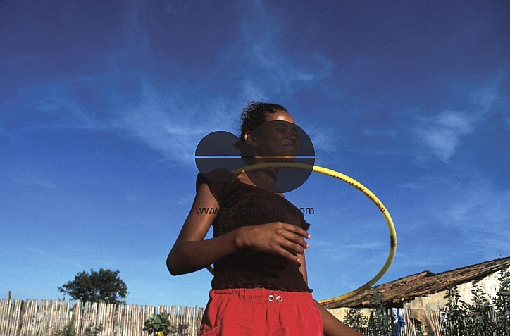 BRAZIL GIRL PLAYING 'HOOLA-HOOP' IN A 'SEM TERRA' , LANDLESS PEASANT SETTLEMENT BAHIA STATE  Photo ¬© Julio Etchart