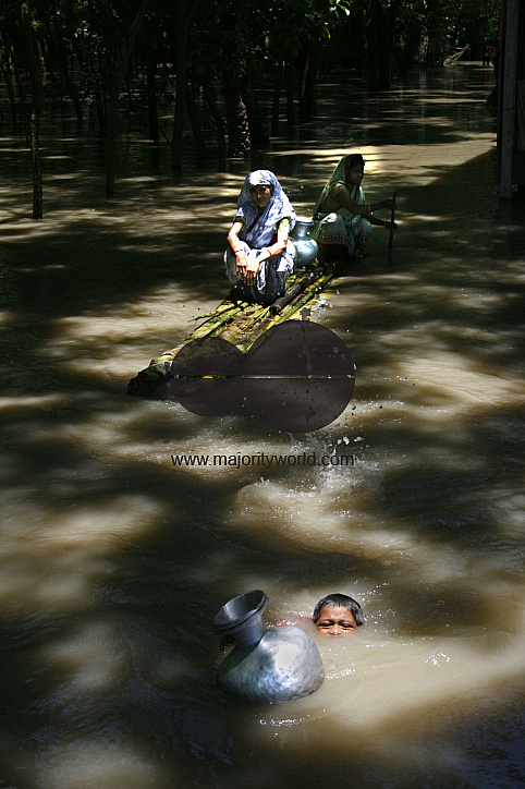 Flood approaches Munshigonj