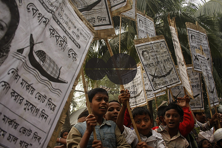 Old Dhaka celebrates Shakhrine