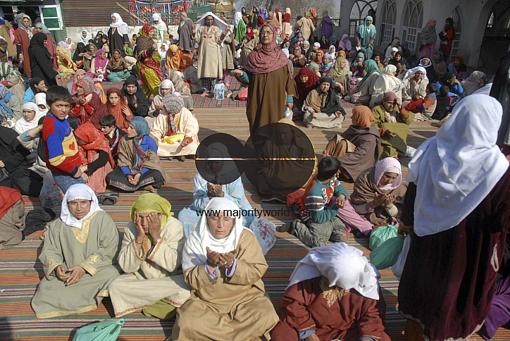 Kashmiri Muslim women pray