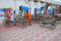 Police Seized Rikshwa during lockdown