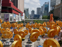 Decorations in Chinatown on the eve of Chinese New Year in Singapore