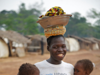  Ivorian woman carrying her children
